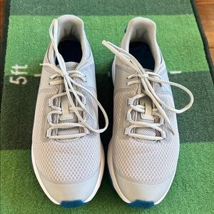 Men's gray Puma golf shoes